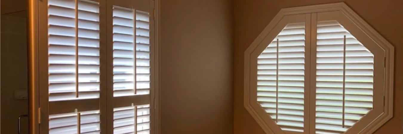 Octagon window treatments in a bathroom